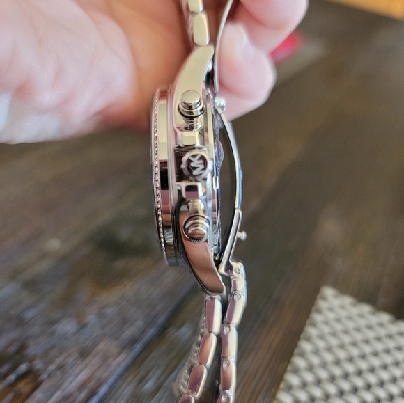 Michael kors stainless steel watch - Picture 5 of 5